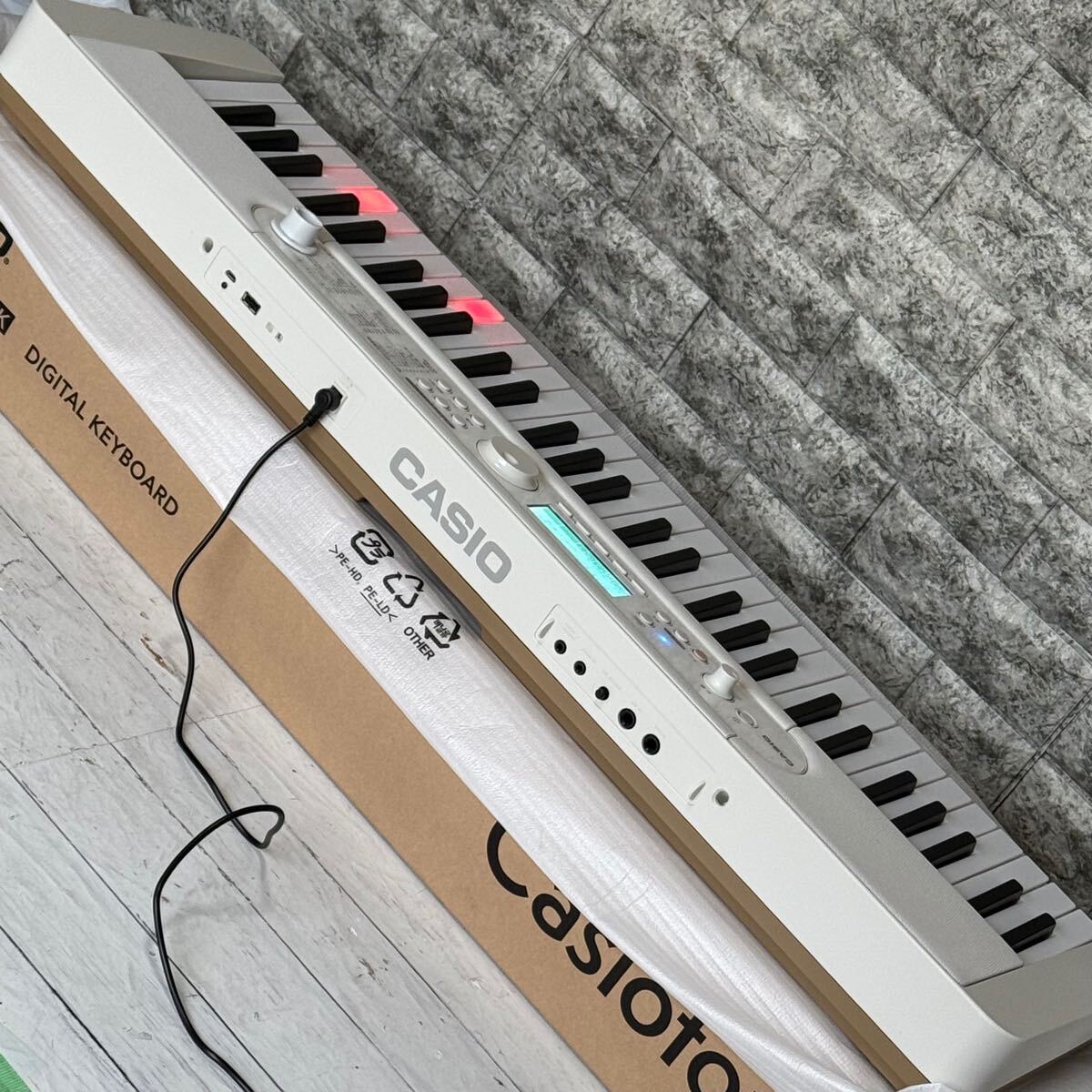送料無料 CASIO 光ナビゲーション搭載電子キーボード LK-526｜Yahoo
