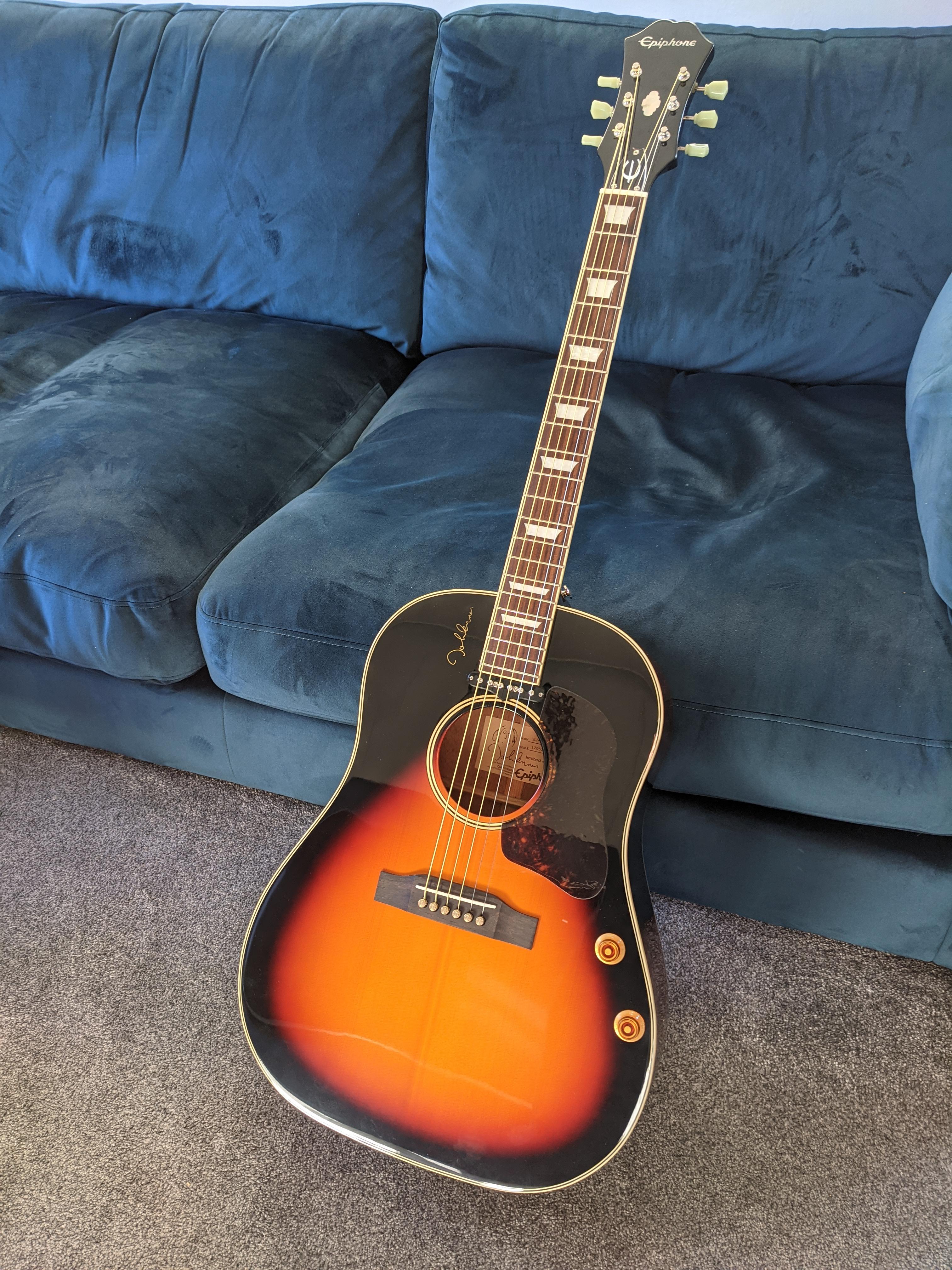 俺のエピフォンEJ-160eジョン・レノン・シグネチャーモデル。2012年に