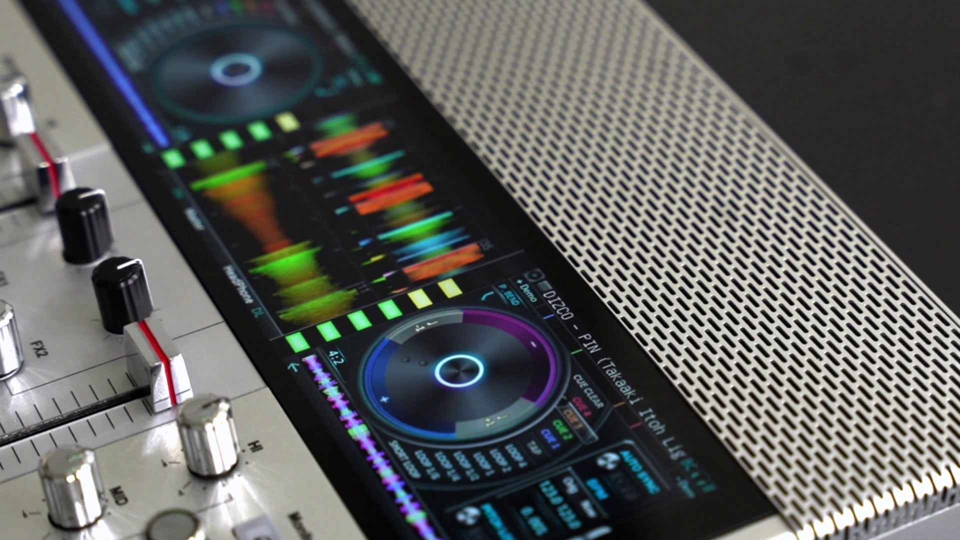 これ一台でDJができる、オールインワンのポータブルDJマシン「FJ1」 11